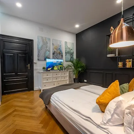 Maison Noir Apartment