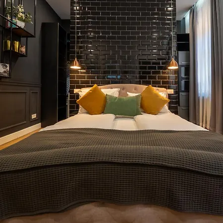 Apartment Maison Noir Brasov