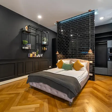Maison Noir Apartment