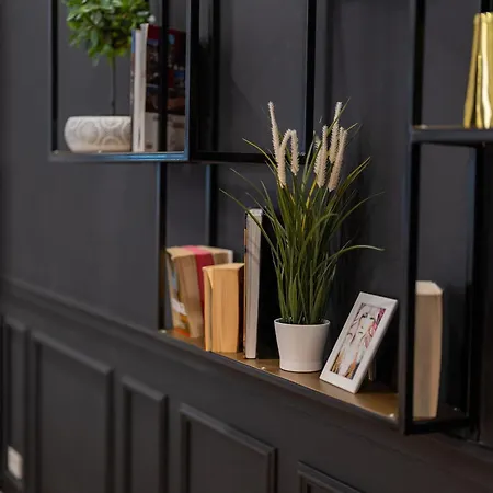 Maison Noir Apartment