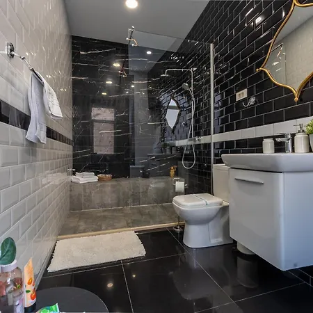Maison Noir Apartment